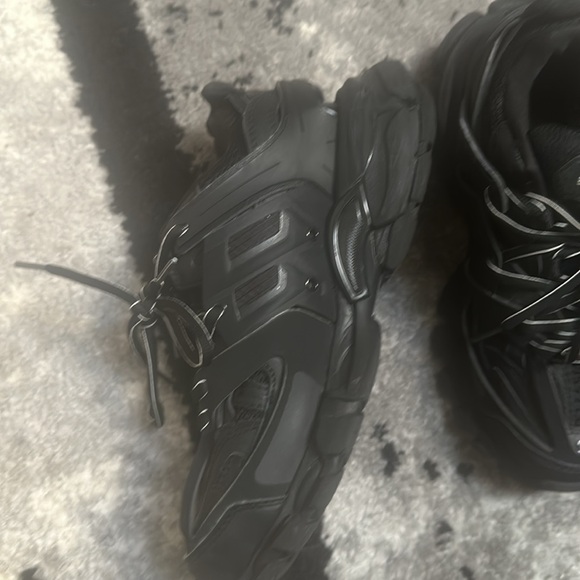 Black Authentic Track Runners  Balenciagas - Picture 2 of 11